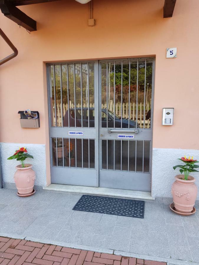 Appartamento Delle Rose Sesto Calende Exterior photo