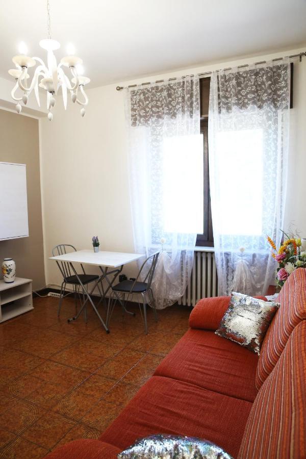 Appartamento Delle Rose Sesto Calende Exterior photo