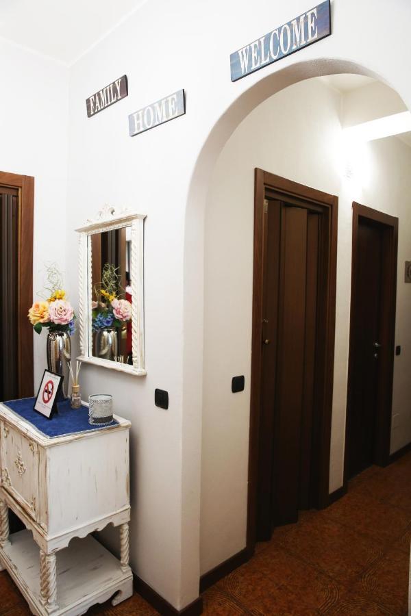 Appartamento Delle Rose Sesto Calende Exterior photo