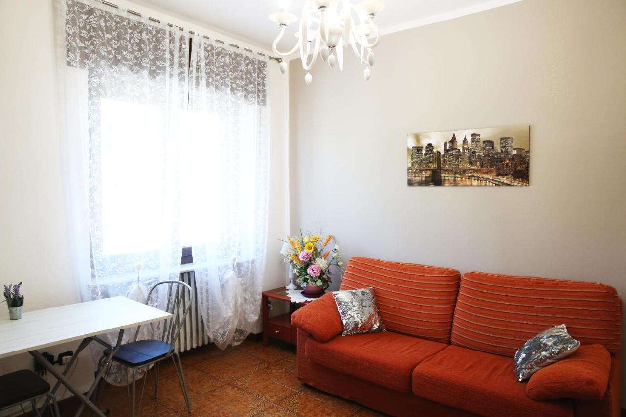 Appartamento Delle Rose Sesto Calende Exterior photo